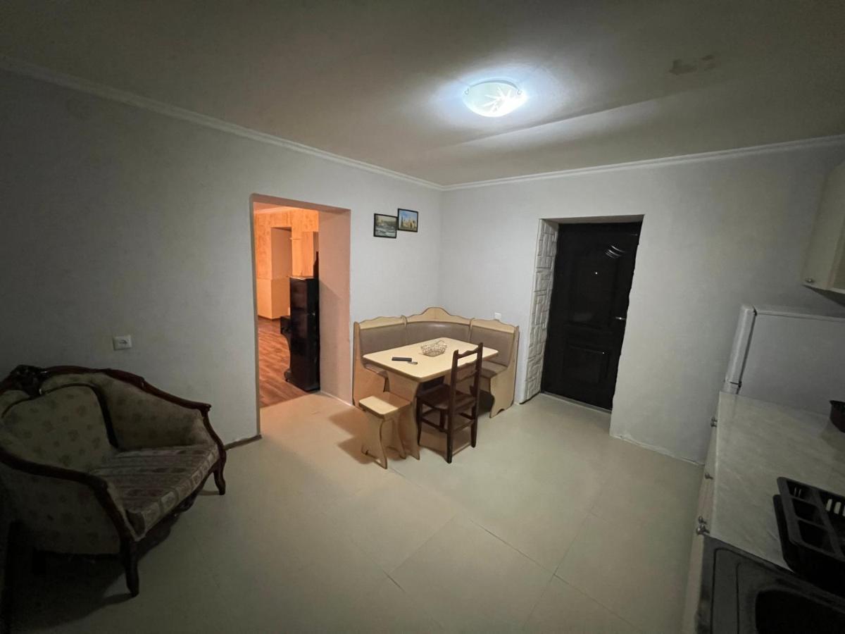 Cozy Apartment In The Centre Of Кутаиси Экстерьер фото